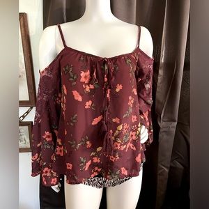 Ladies Takara Blouse, Size Sm, 100% Polyester, Cold-Shoulder